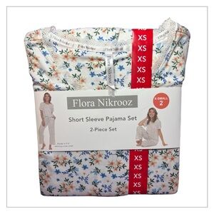 Flora Nikrooz White and Blue Floral Pajama Set Short Sleeve Pockets 😍